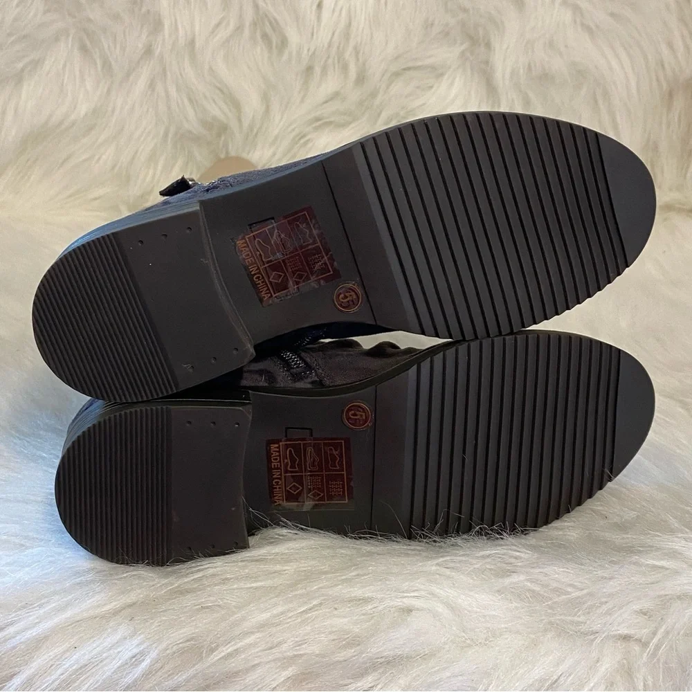 Gray Suede Ankle Boots with Zipper and Perforated Design Big‎ Girls Size 5